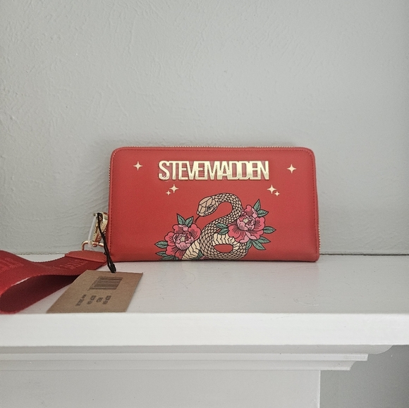 NWT Steve Madden BZip Lunar New Year wristlet - Picture 1 of 4